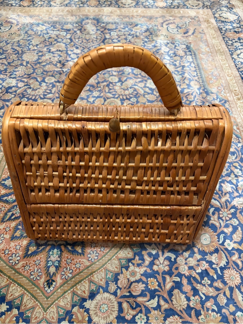 Great condition Vintage Woven Rattan Handbag in Light Brown. 50’s/60’s. So cool